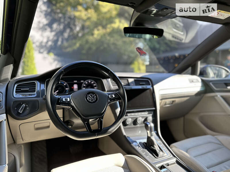 Хетчбек Volkswagen e-Golf 2017 в Києві