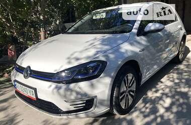 Хэтчбек Volkswagen e-Golf 2018 в Киеве