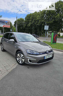 Хетчбек Volkswagen e-Golf 2015 в Житомирі