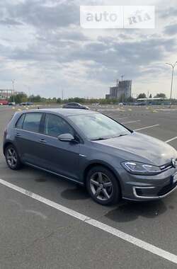 Хэтчбек Volkswagen e-Golf 2017 в Киеве