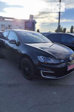 Хэтчбек Volkswagen e-Golf 2015 в Киеве