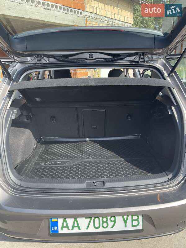 Хетчбек Volkswagen e-Golf 2015 в Києві