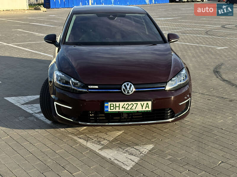 Хэтчбек Volkswagen e-Golf 2018 в 