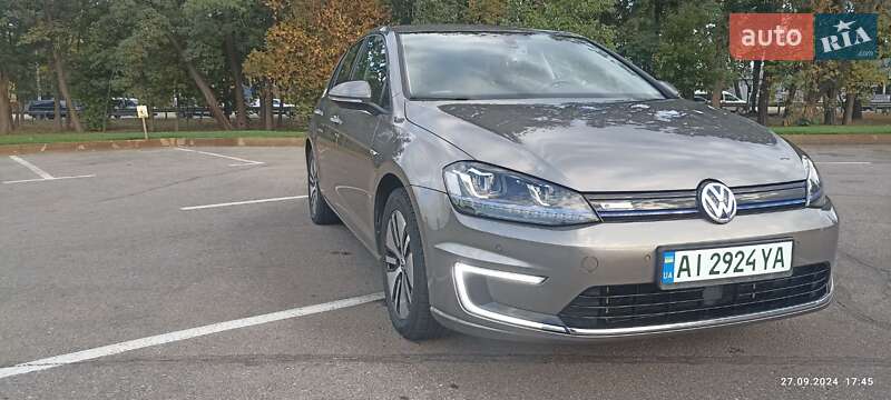 Хетчбек Volkswagen e-Golf 2015 в Вишневому