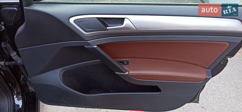 Хэтчбек Volkswagen e-Golf 2014 в Киеве