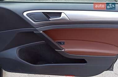Хэтчбек Volkswagen e-Golf 2014 в 