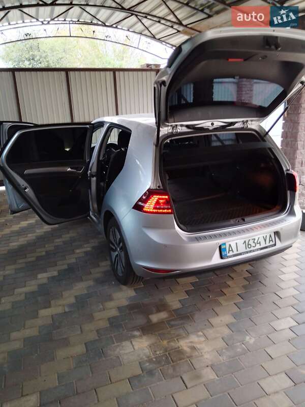 Хетчбек Volkswagen e-Golf 2014 в Києві