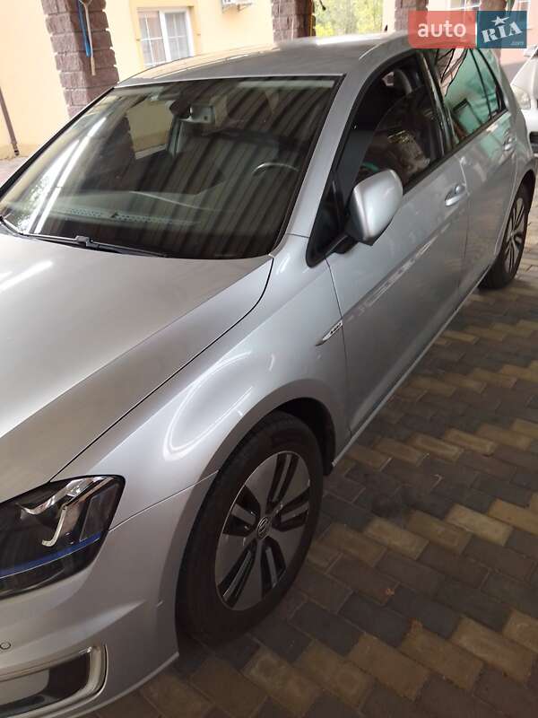 Хетчбек Volkswagen e-Golf 2014 в Києві