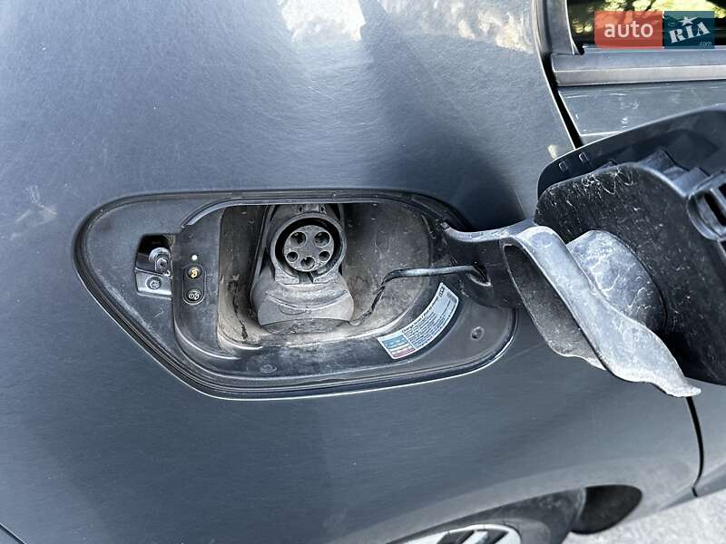 Хэтчбек Volkswagen e-Golf 2016 в Днепре