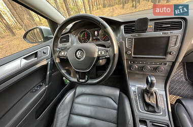 Хэтчбек Volkswagen e-Golf 2016 в 