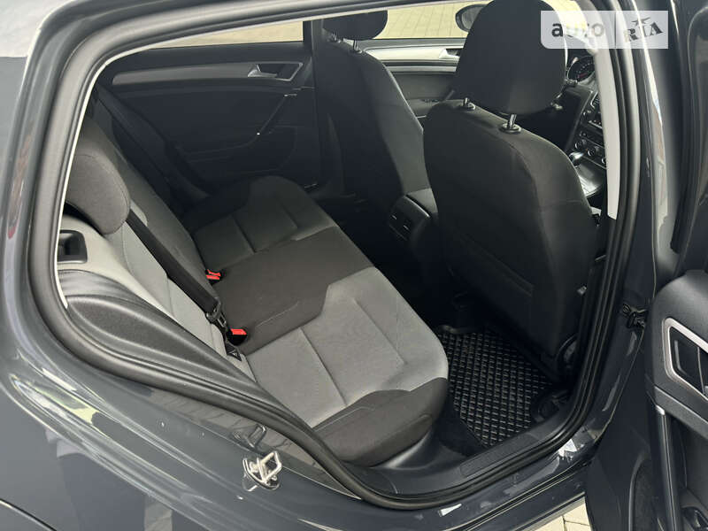 Хэтчбек Volkswagen e-Golf 2015 в Хмельницком