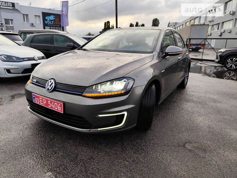 Хетчбек Volkswagen e-Golf 2015 в Києві