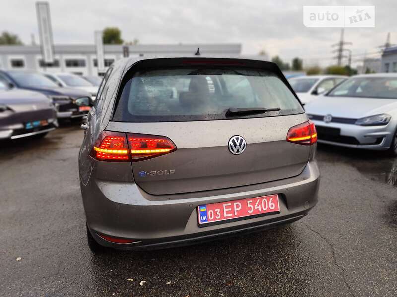 Хетчбек Volkswagen e-Golf 2015 в Києві
