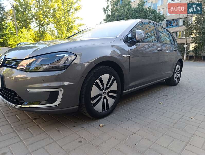 Хэтчбек Volkswagen e-Golf 2015 в Кривом Роге