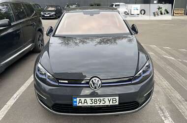 Хэтчбек Volkswagen e-Golf 2018 в Киеве