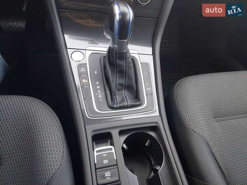 Хэтчбек Volkswagen e-Golf 2018 в Мукачево