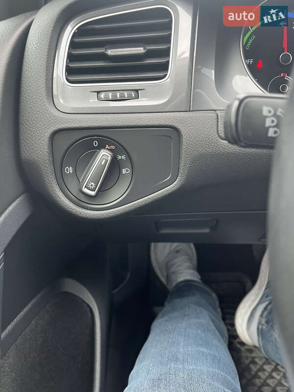 Хэтчбек Volkswagen e-Golf 2016 в Кривом Роге