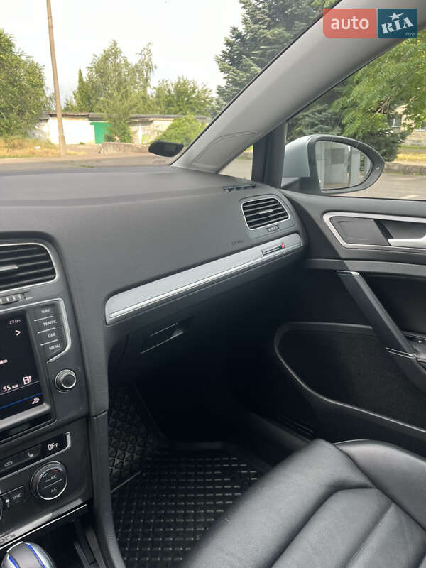 Хэтчбек Volkswagen e-Golf 2016 в Кривом Роге