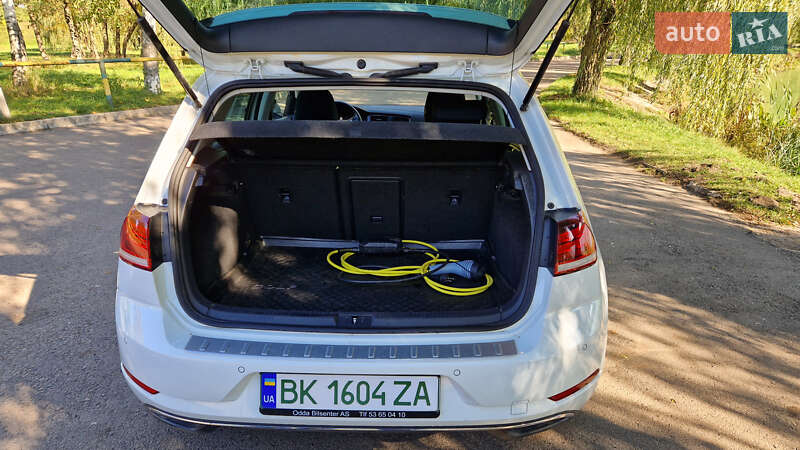Хетчбек Volkswagen e-Golf 2017 в Рівному