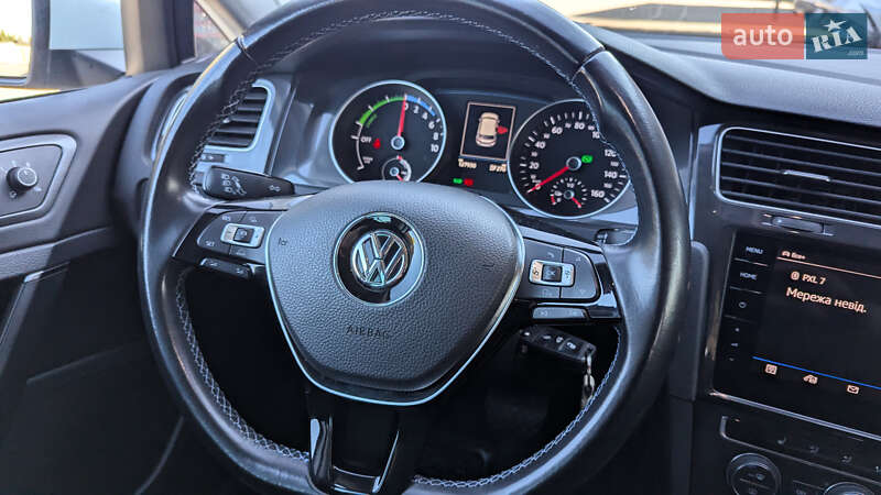 Хетчбек Volkswagen e-Golf 2017 в Рівному