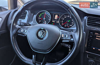 Хетчбек Volkswagen e-Golf 2017 в 