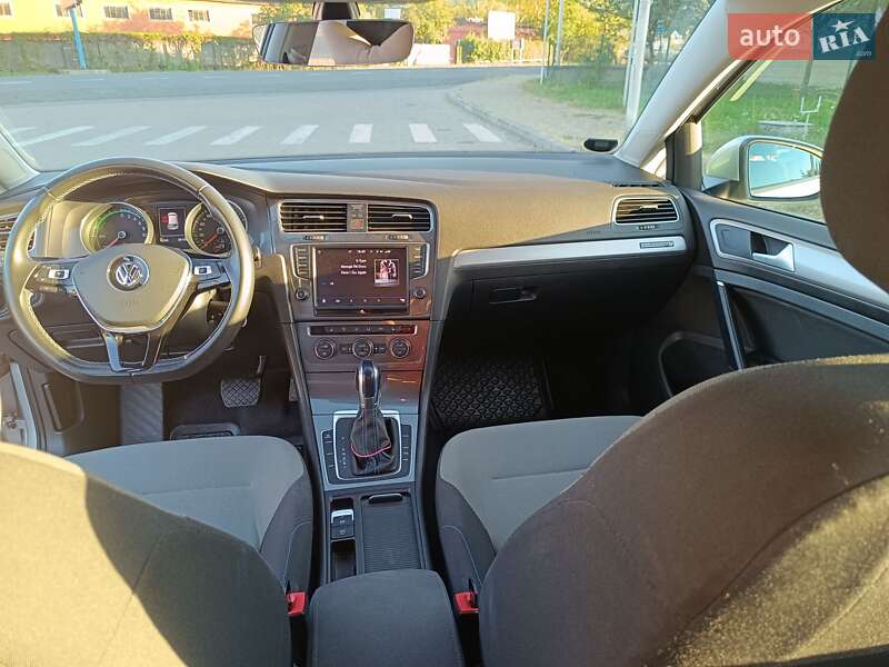 Хетчбек Volkswagen e-Golf 2016 в Косові