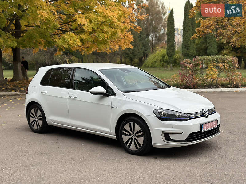 Хетчбек Volkswagen e-Golf 2015 в Рівному