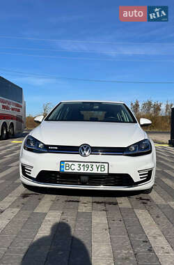 Хэтчбек Volkswagen e-Golf 2017 в 