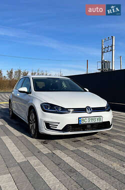 Хэтчбек Volkswagen e-Golf 2017 в 