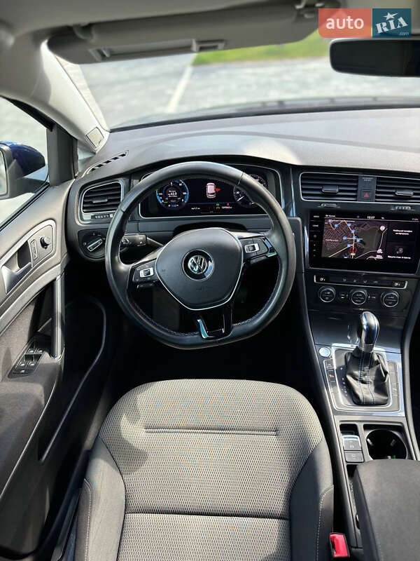 Хетчбек Volkswagen e-Golf 2018 в Ужгороді