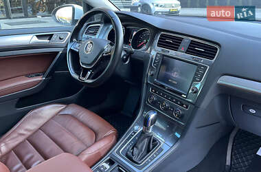 Хэтчбек Volkswagen e-Golf 2015 в 
