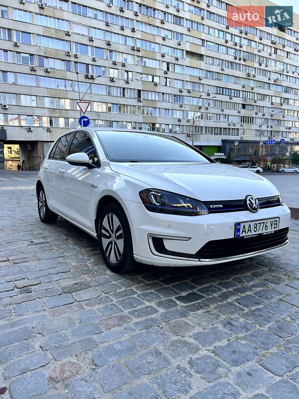 Хэтчбек Volkswagen e-Golf 2014 в 