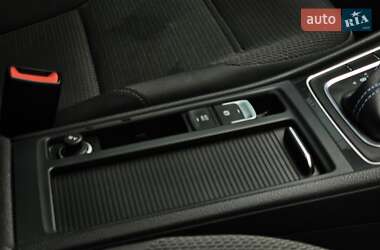 Хэтчбек Volkswagen e-Golf 2019 в 