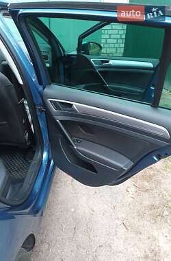 Хетчбек Volkswagen e-Golf 2015 в 