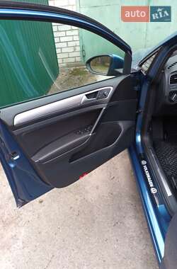 Хетчбек Volkswagen e-Golf 2015 в 