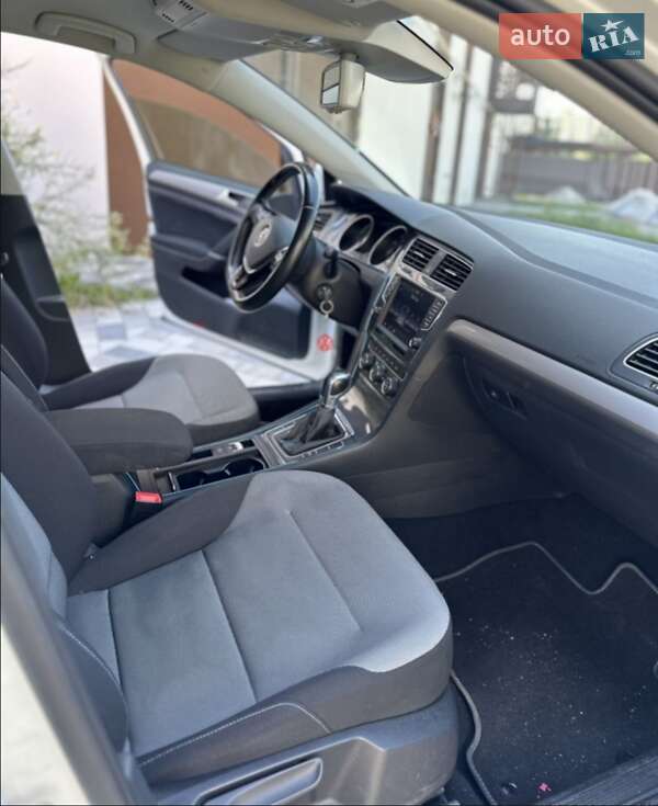 Хетчбек Volkswagen e-Golf 2015 в Кривому Розі