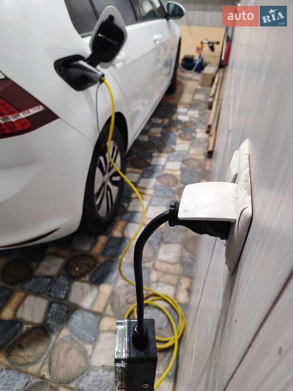 Хетчбек Volkswagen e-Golf 2015 в Кривому Розі