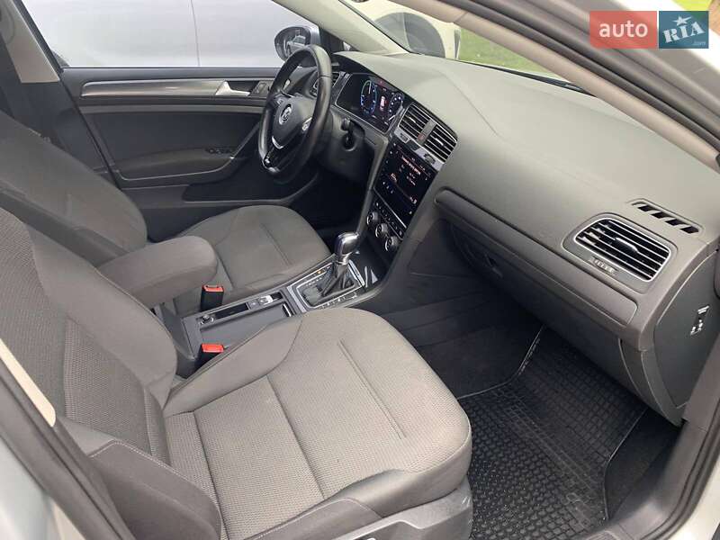 Хэтчбек Volkswagen e-Golf 2018 в Ужгороде