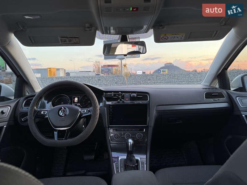 Хэтчбек Volkswagen e-Golf 2020 в Мукачево