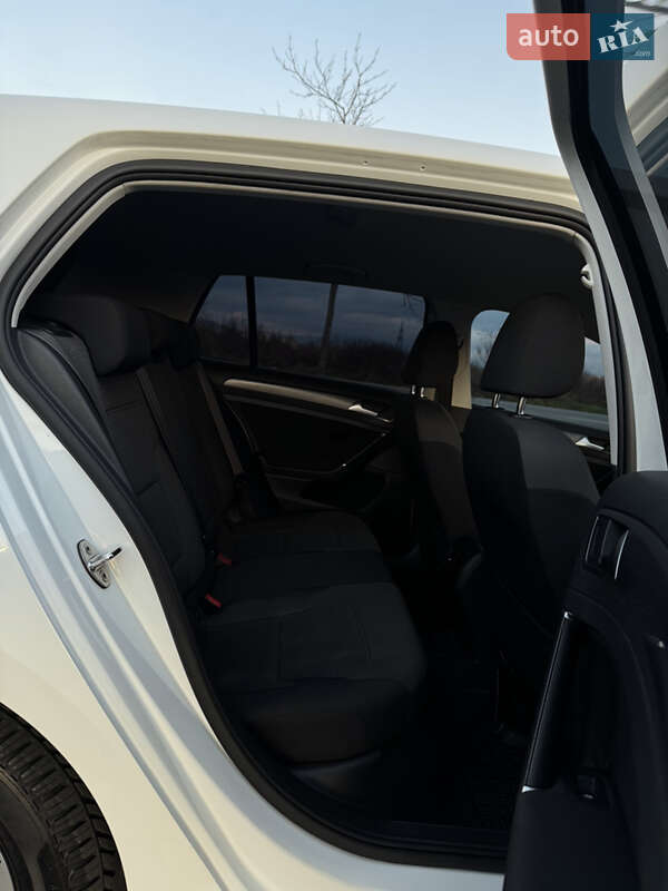 Хэтчбек Volkswagen e-Golf 2020 в Мукачево