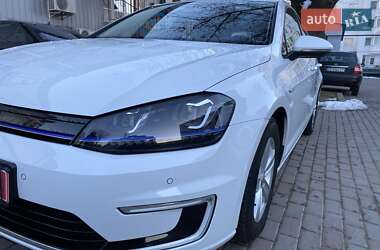 Хетчбек Volkswagen e-Golf 2015 в Чернівцях