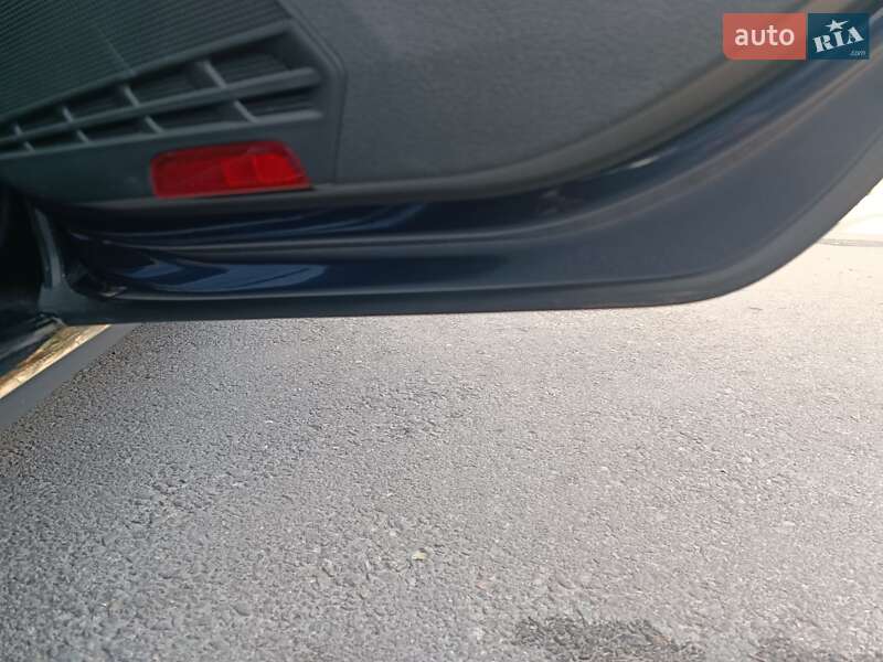 Хетчбек Volkswagen e-Golf 2016 в Дніпрі