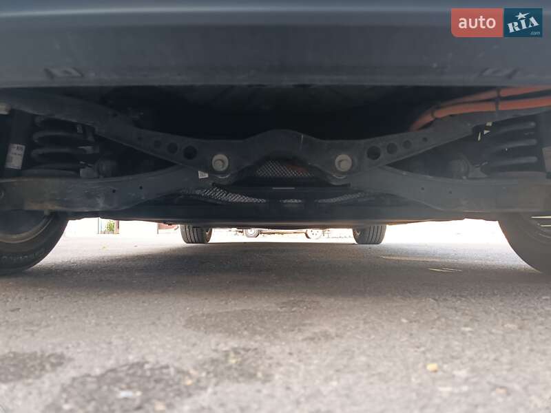 Хетчбек Volkswagen e-Golf 2016 в Дніпрі