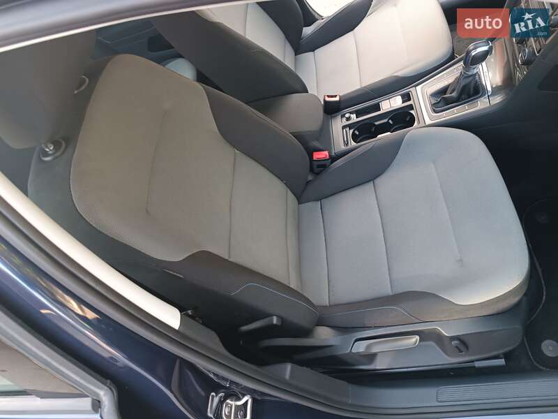 Хетчбек Volkswagen e-Golf 2016 в Дніпрі