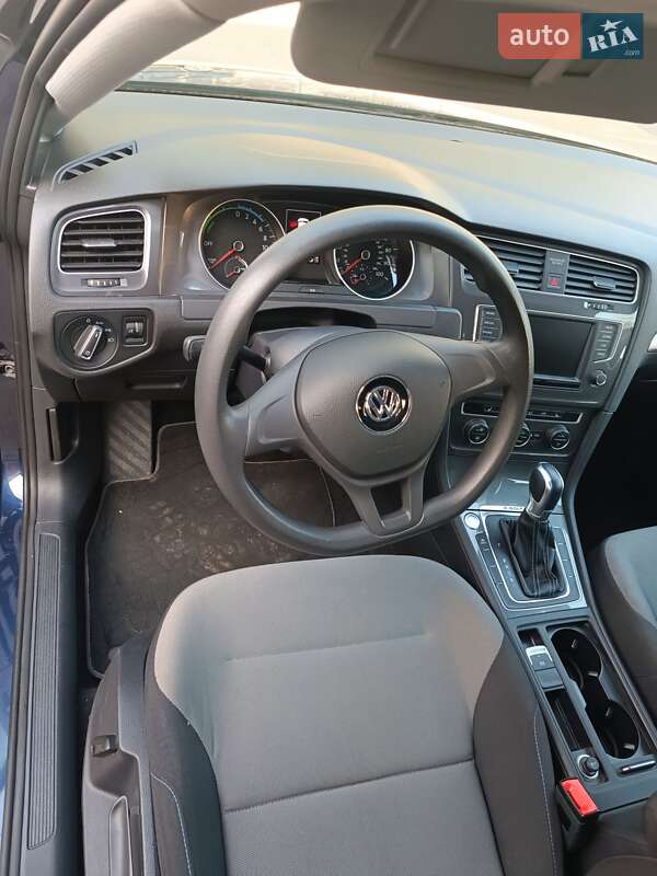 Хетчбек Volkswagen e-Golf 2016 в Дніпрі