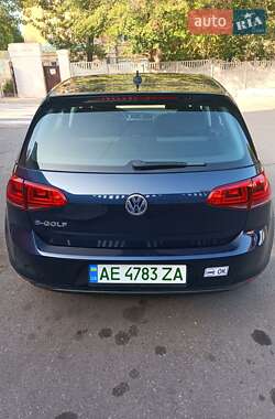 Хетчбек Volkswagen e-Golf 2016 в 