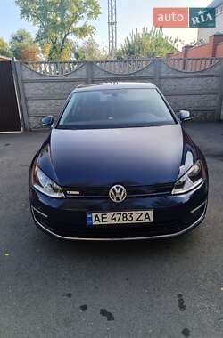 Хетчбек Volkswagen e-Golf 2016 в 