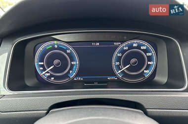 Хэтчбек Volkswagen e-Golf 2019 в 