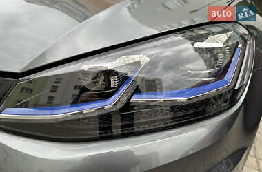 Хэтчбек Volkswagen e-Golf 2019 в 