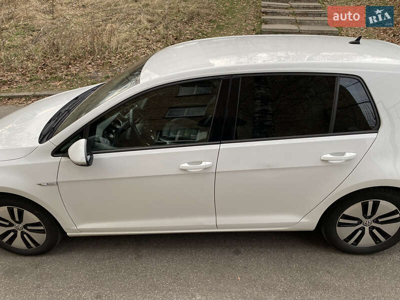 Хетчбек Volkswagen e-Golf 2016 в Києві